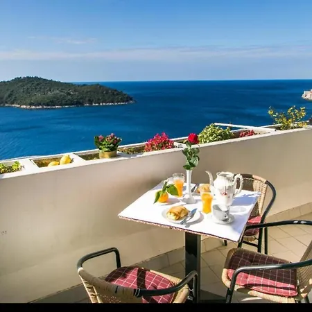 Sea View Apartments- Two-bedroom With Balcony And Sea View - Zlatni... دوبروفينك